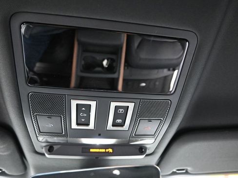 Used 2023 Land Rover Defender 130 X-Dynamic SE image 22