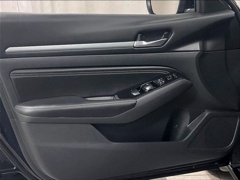 Certified 2023 Nissan Altima 2.5 SV w/ SV Premium Package image 9