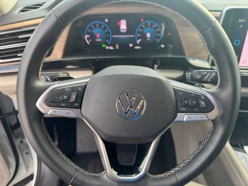 Used 2025 Volkswagen Atlas SE FWD image 17