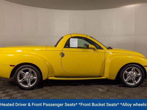Used 2004 Chevrolet SSR w/ Preferred Equipment Group RWD image 15
