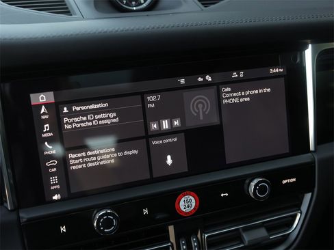 Certified 2025 Porsche Macan image 24