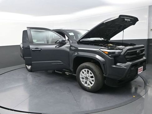 Used 2025 Toyota Tacoma SR5 w/ SR5 Upgrade Package image 38