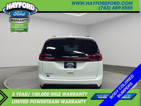 Used 2022 Chrysler Pacifica Touring-L FWD image 4