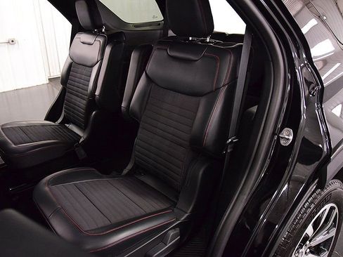 Used 2025 Ford Explorer ST-Line image 34