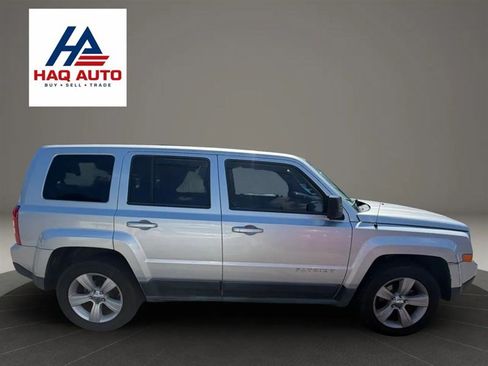 Used 2011 Jeep Patriot Latitude AWD/4WD image 4