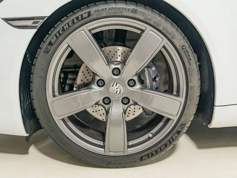 Used 2018 Porsche 911 Carrera T w/ Carrera T Interior Package image 11