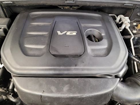 Used 2018 Jeep Grand Cherokee Overland AWD/4WD image 30