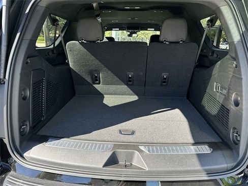 New 2026 Chevrolet Suburban Premier image 21