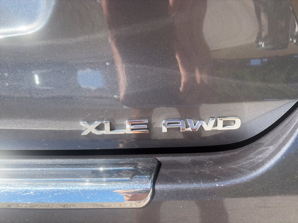 Used 2023 Toyota Highlander XLE AWD/4WD image 44