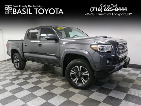 Used 2016 Toyota Tacoma TRD Off-Road image 1