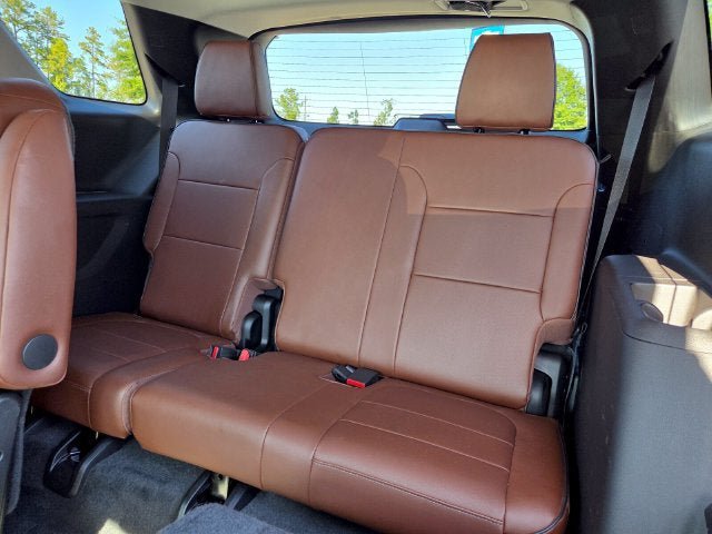 Used 2018 Chevrolet Traverse High Country AWD/4WD image 16
