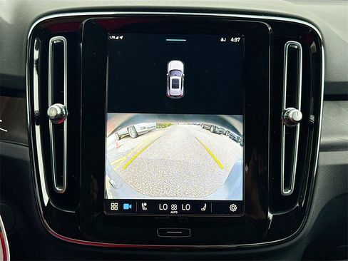 Used 2023 Volvo XC40 Recharge Plus image 15