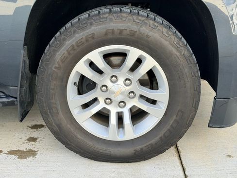 Used 2019 Chevrolet Suburban LT image 41