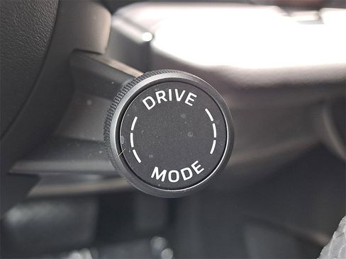 Used 2025 Porsche Cayenne image 40