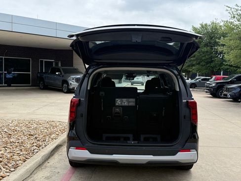 Used 2025 Kia Carnival image 7