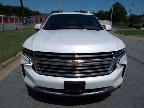 Used 2023 Chevrolet Suburban High Country w/ Advanced Technology Package AWD/4WD image 3