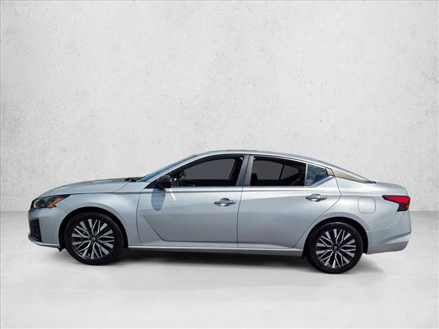 Used 2024 Nissan Altima 2.5 SV FWD image 9