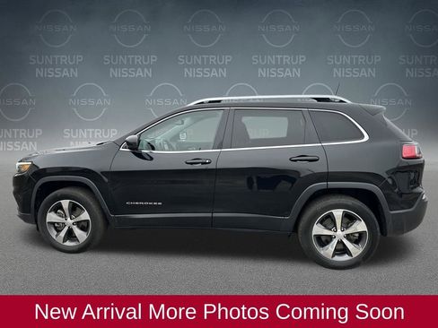 Used 2020 Jeep Cherokee Limited image 3