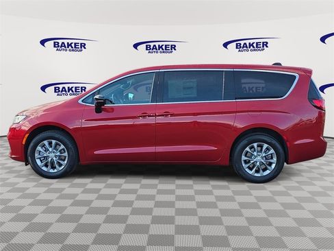 New 2026 Chrysler Pacifica Select image 6