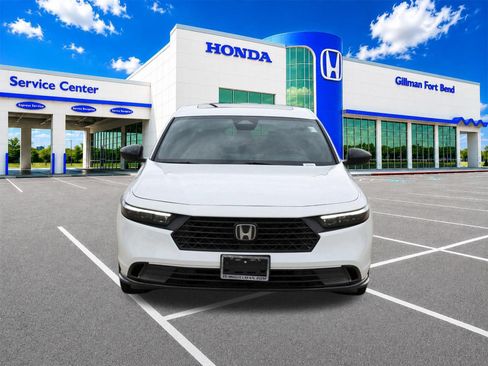 Used 2023 Honda Accord Sport image 2