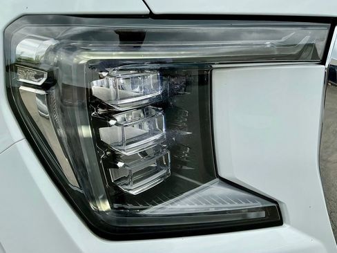 Used 2023 GMC Yukon SLT AWD/4WD image 8