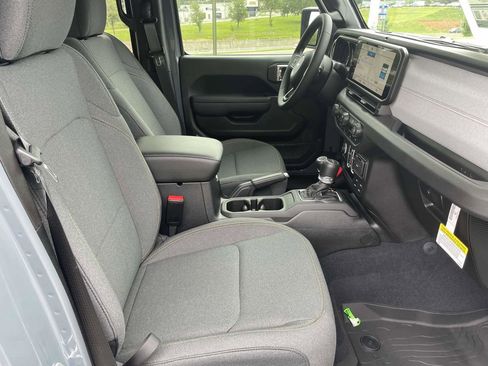 New 2025 Jeep Gladiator Sport image 32