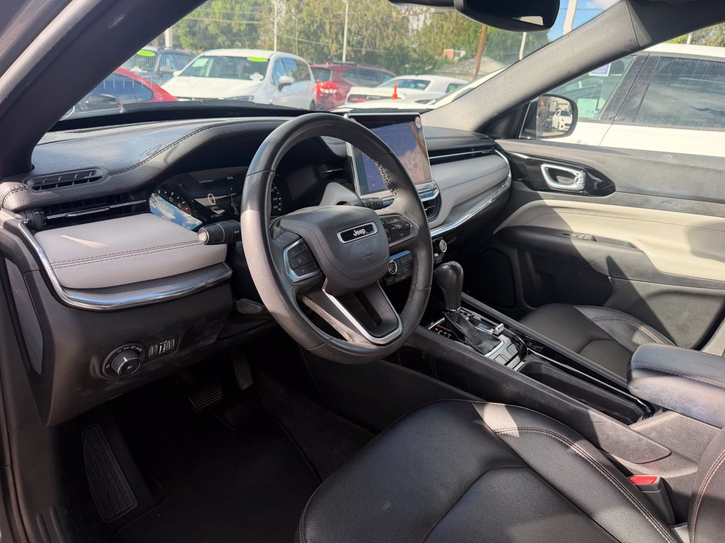 Used 2024 Jeep Compass Limited AWD/4WD image 3