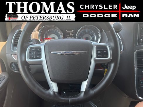 Used 2013 Chrysler Town & Country Touring FWD image 13