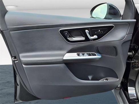 Used 2024 Mercedes-Benz GLC 300 image 23