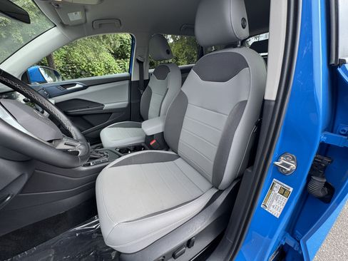 Used 2024 Volkswagen Taos SE image 15