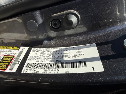 Used 2025 Toyota Tundra Limited AWD/4WD image 14
