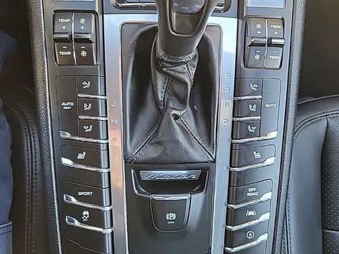 Used 2017 Porsche Macan image 23