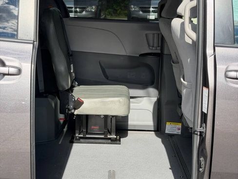 Used 2018 Toyota Sienna LE FWD image 20
