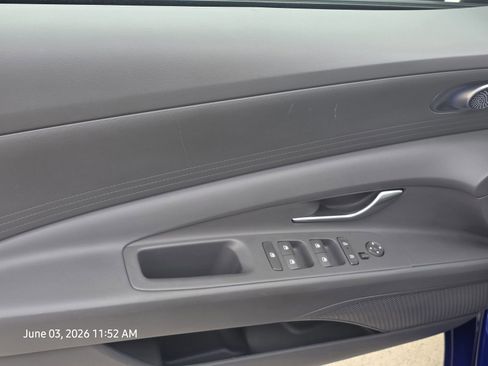 Certified 2025 Hyundai Elantra SE FWD image 15