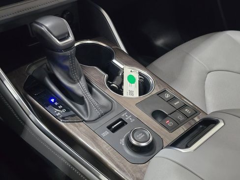 Used 2024 Toyota Highlander Platinum AWD/4WD image 15