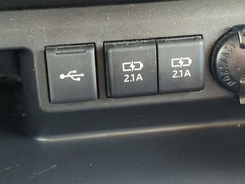 Used 2021 Toyota Highlander L image 21