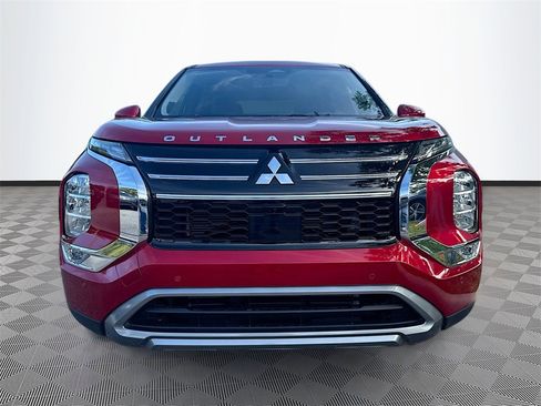 New 2025 Mitsubishi Outlander SE image 2