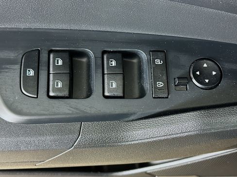 Used 2025 Kia Sportage LX image 15