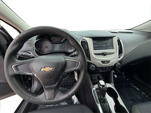 Used 2018 Chevrolet Cruze LS FWD image 25