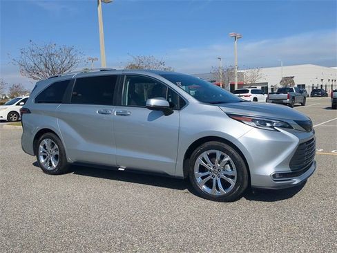 Certified 2023 Toyota Sienna Platinum image 1