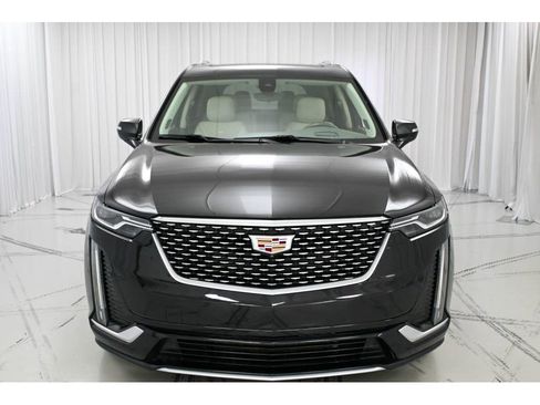 Used 2022 Cadillac XT6 Premium Luxury w/ Technology Package image 3