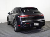 Certified 2024 Porsche Macan Turbo image 3