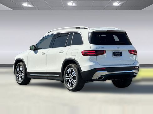 Used 2026 Mercedes-Benz GLB 250 image 3