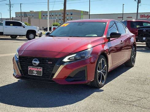 Used 2024 Nissan Altima 2.5 SR w/ SR Premium Package AWD/4WD image 4