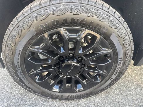 New 2026 GMC Sierra 2500 Denali w/ Denali Reserve Package AWD/4WD image 4