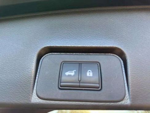 Used 2023 Nissan Rogue SL w/ SL Premium Package image 22