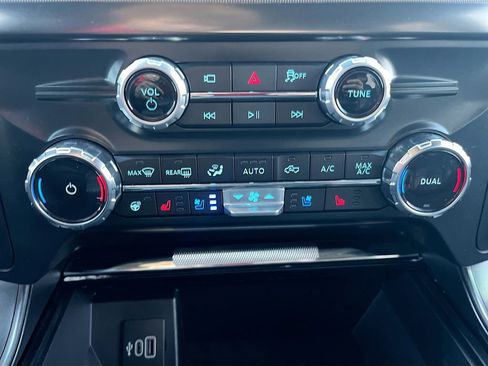 Used 2025 Ford F150 Lariat AWD/4WD image 16