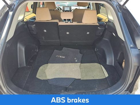 Used 2021 Toyota RAV4 LE FWD image 14