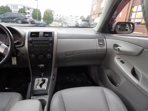 Used 2010 Toyota Corolla LE image 21