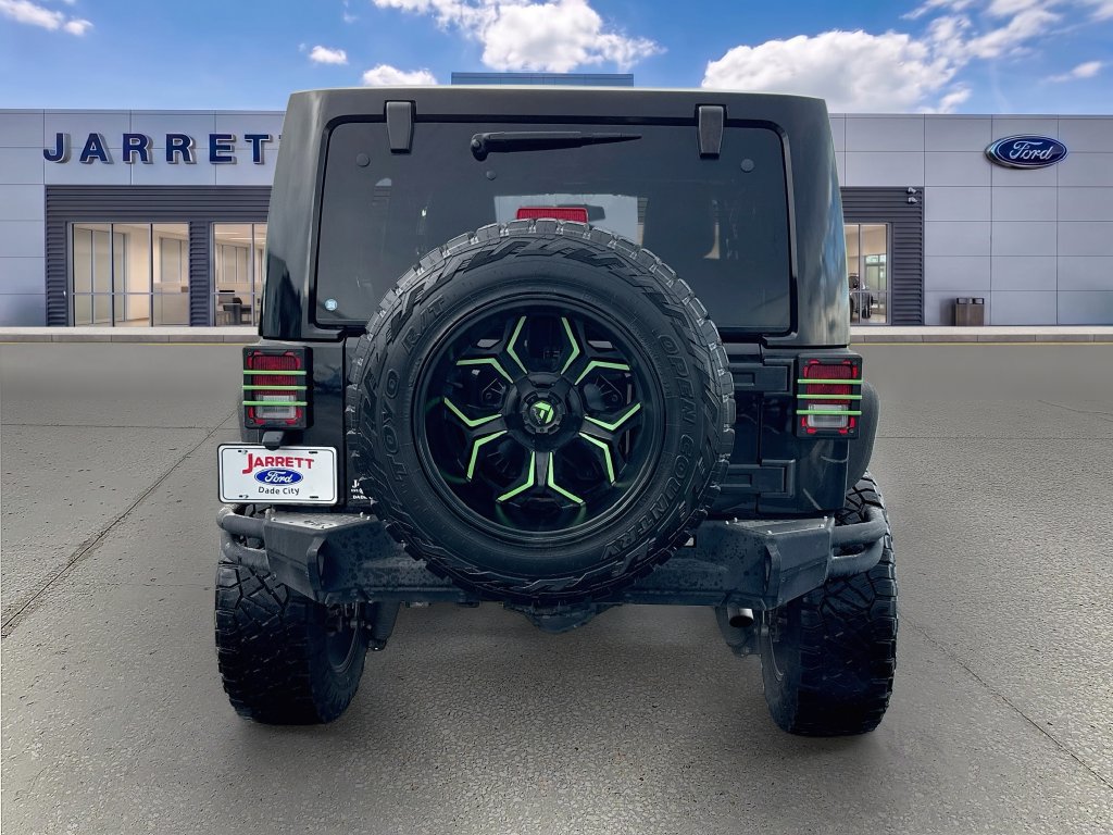Used 2017 Jeep Wrangler Unlimited Sahara w/ Connectivity Group AWD/4WD image 6